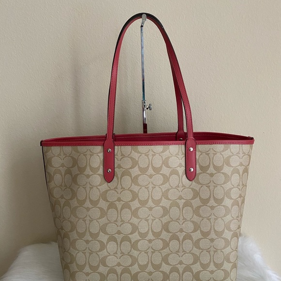 Coach - Picture 6 of 9